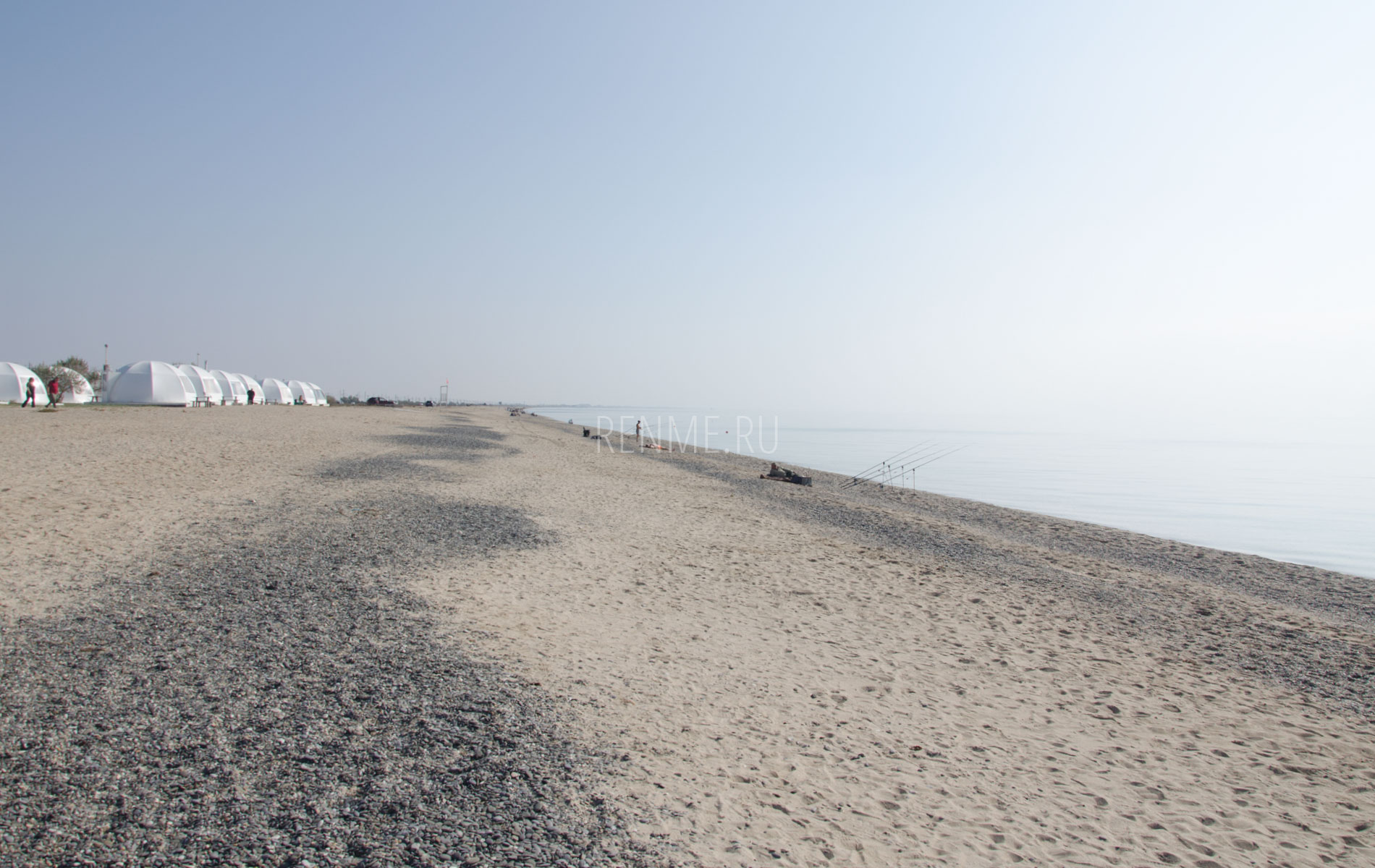 Осень 2019 на опустевшем пляже Евпатории. Фото Евпатории
