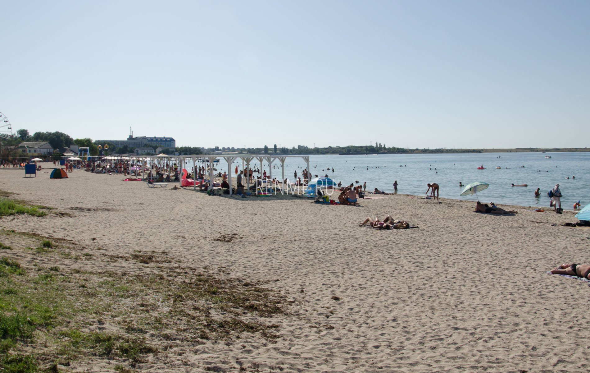 Поселковый пляж в Черноморском 2019. Фото Черноморского