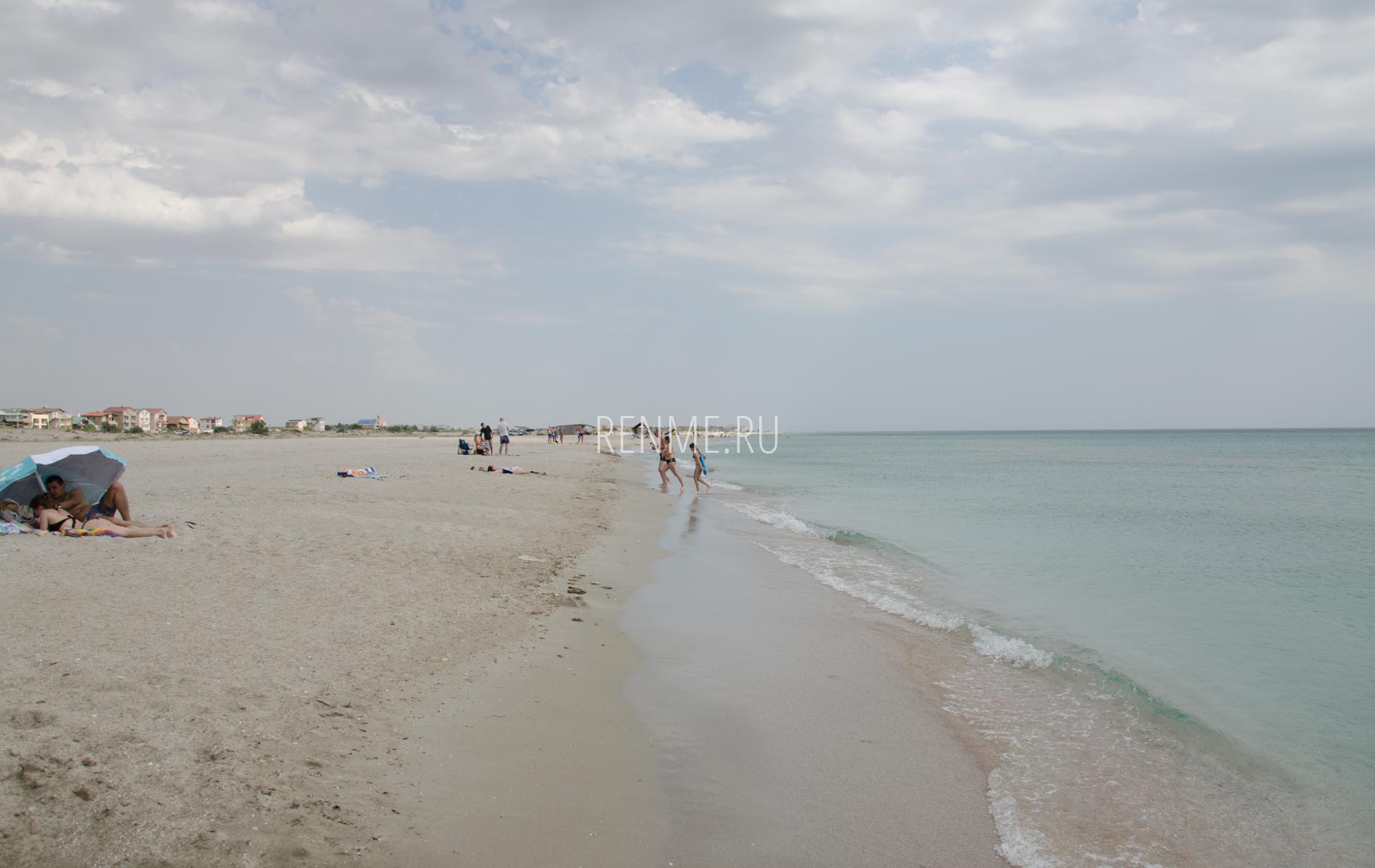 Песчаные пляжи Южной косы. Фото Мирного