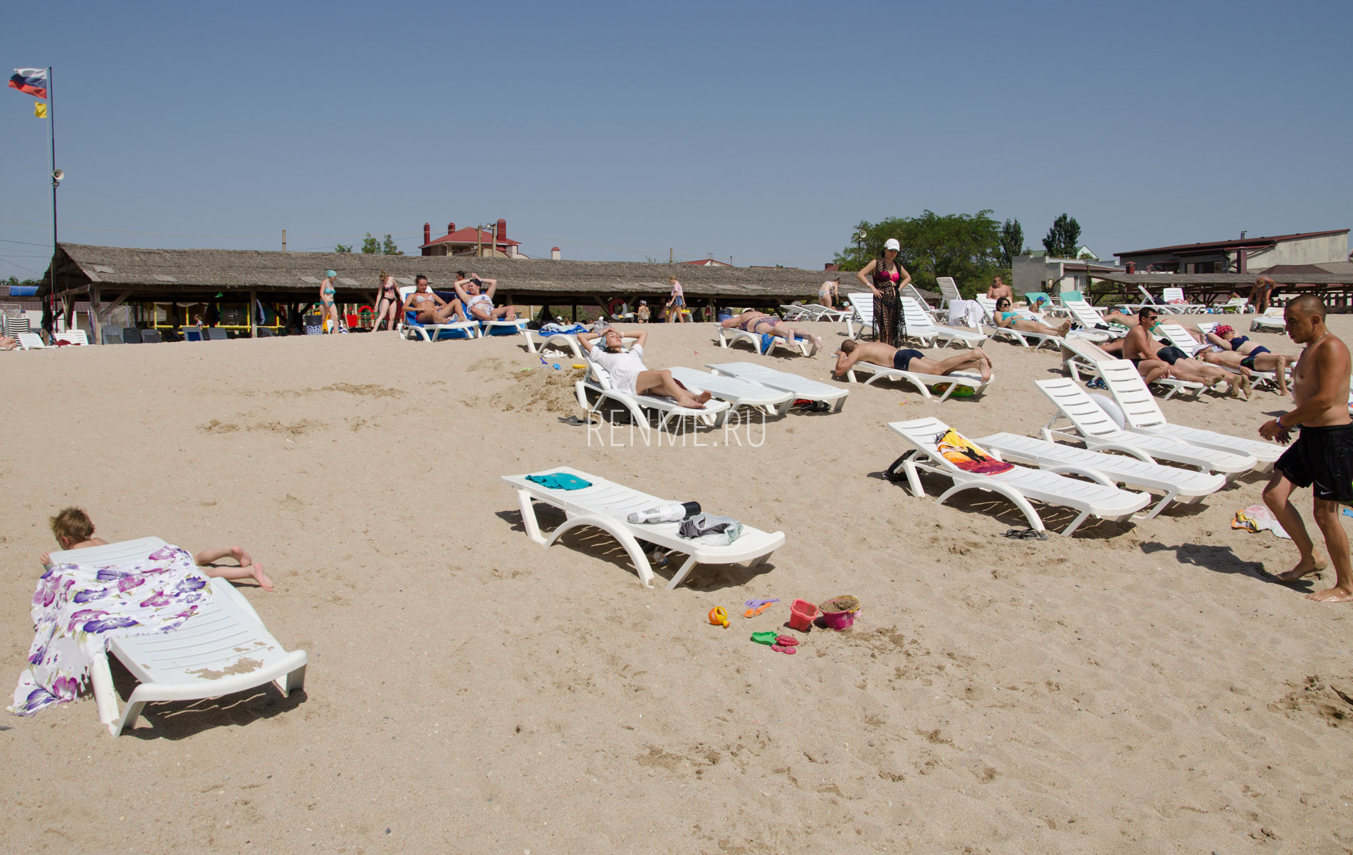 Песчаный пляж на Симферопольской. Фото Евпатории