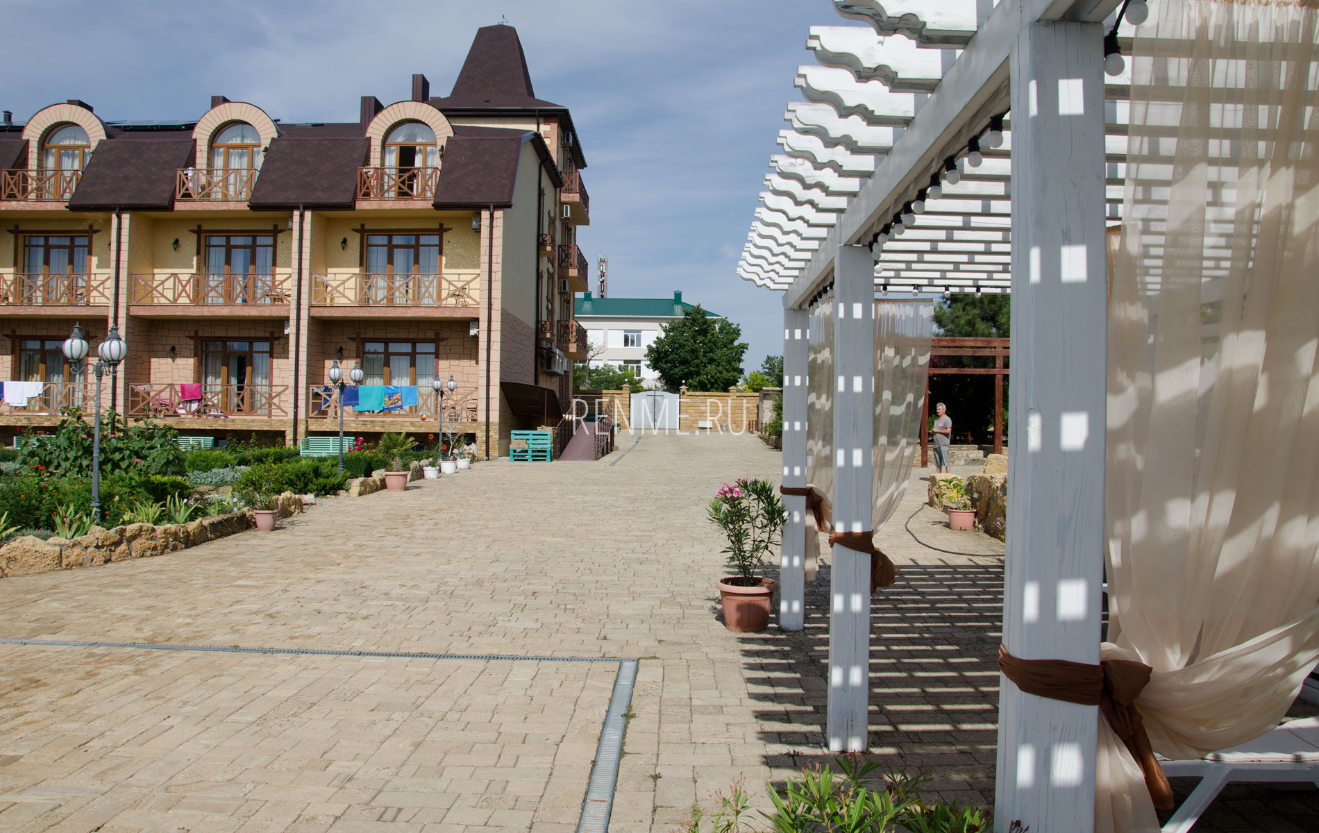 Крымский отель в красивом месте. Фото Евпатории