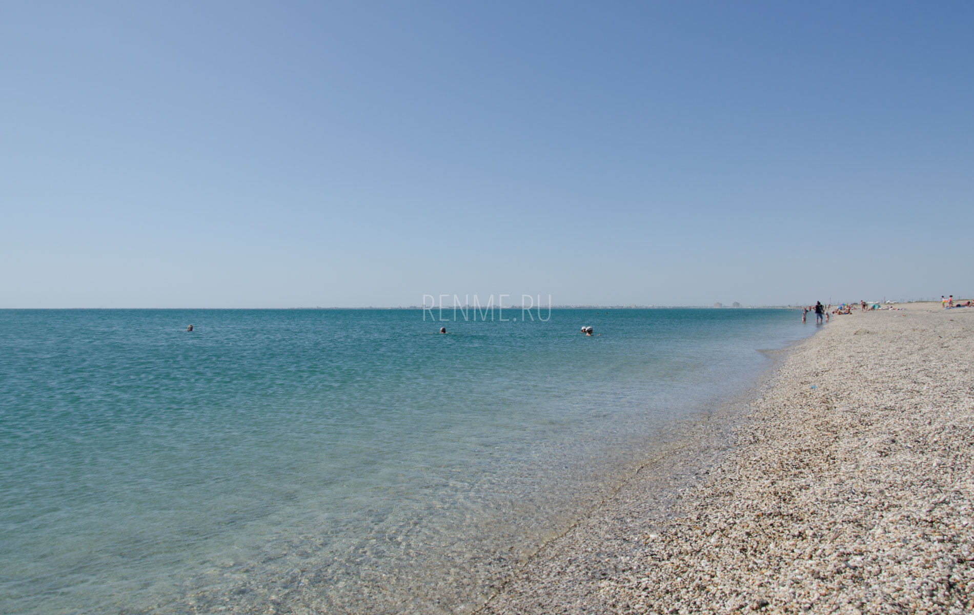 Берег Черного моря в сентябре. Фото Евпатории