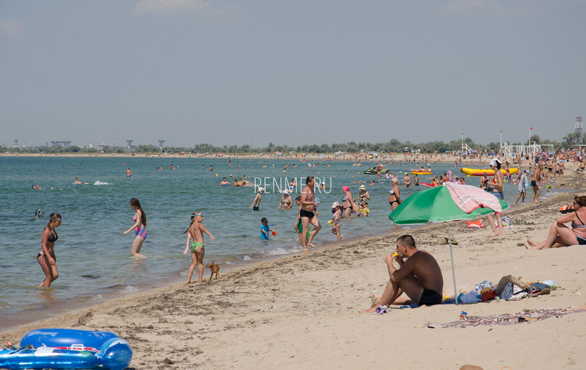 Песчаный пляж в августе. Фото Заозёрного