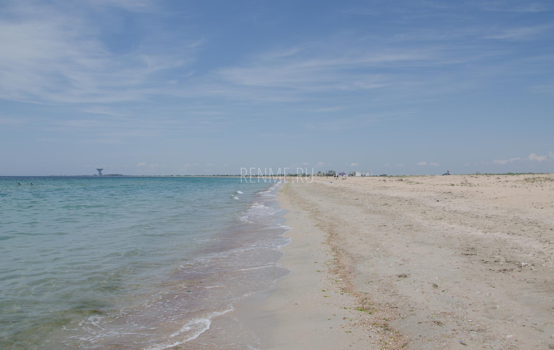 Песчаный пляж на Черном море. Фото Заозёрного