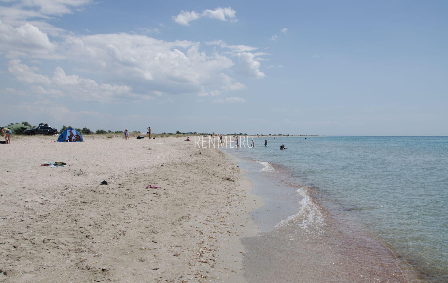 Дикий песчаный пляж в Штормовом. Фото Штормового