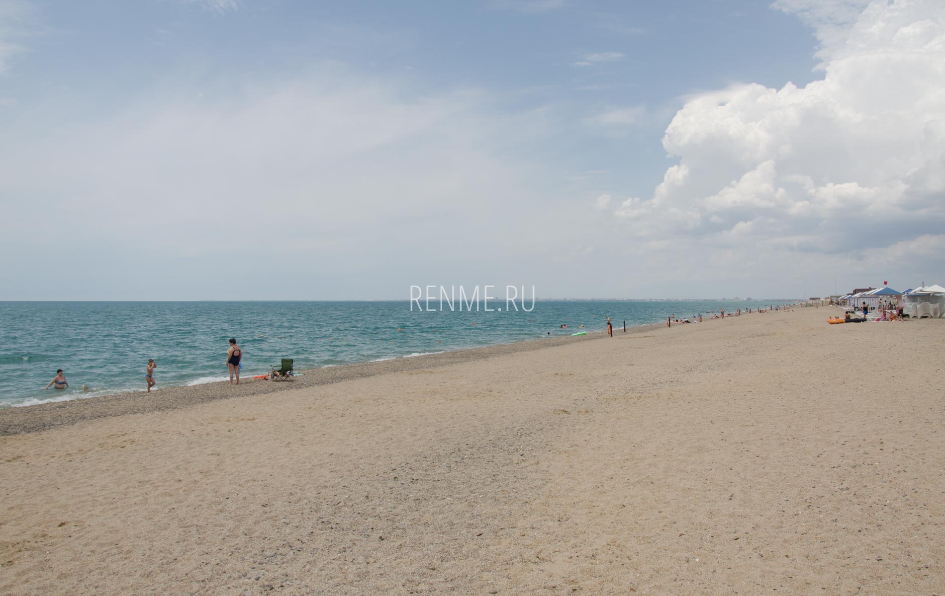 Песчано-галечный пляж в Прибрежном. Фото Прибрежного
