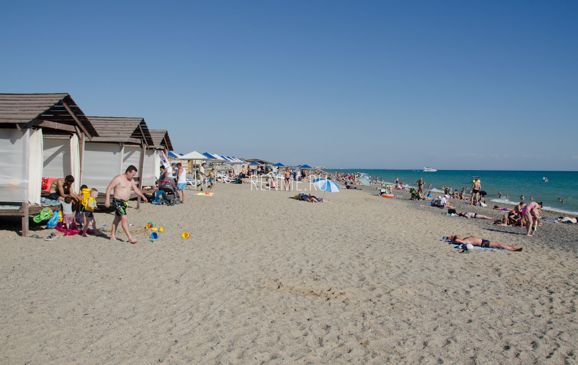 Бунгало на пляже в Прибрежном. Фото Прибрежного